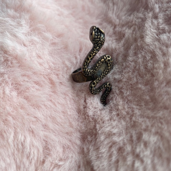 Ring - Picture 2 of 4